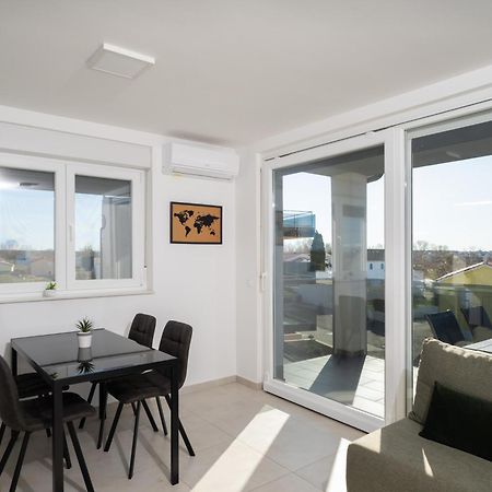 Sunshine Bay Apartment Nin Exterior photo