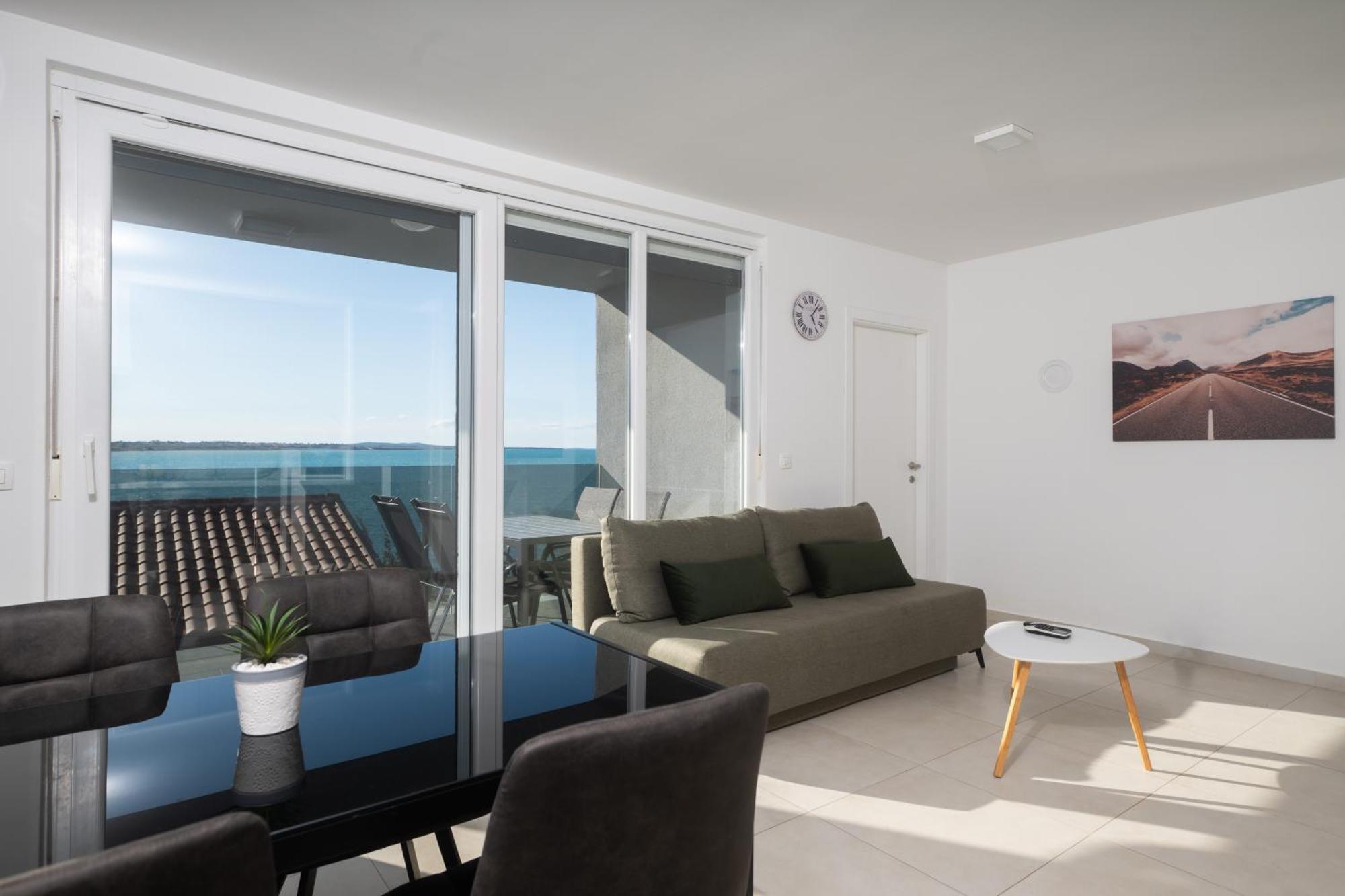 Sunshine Bay Apartment Nin Exterior photo