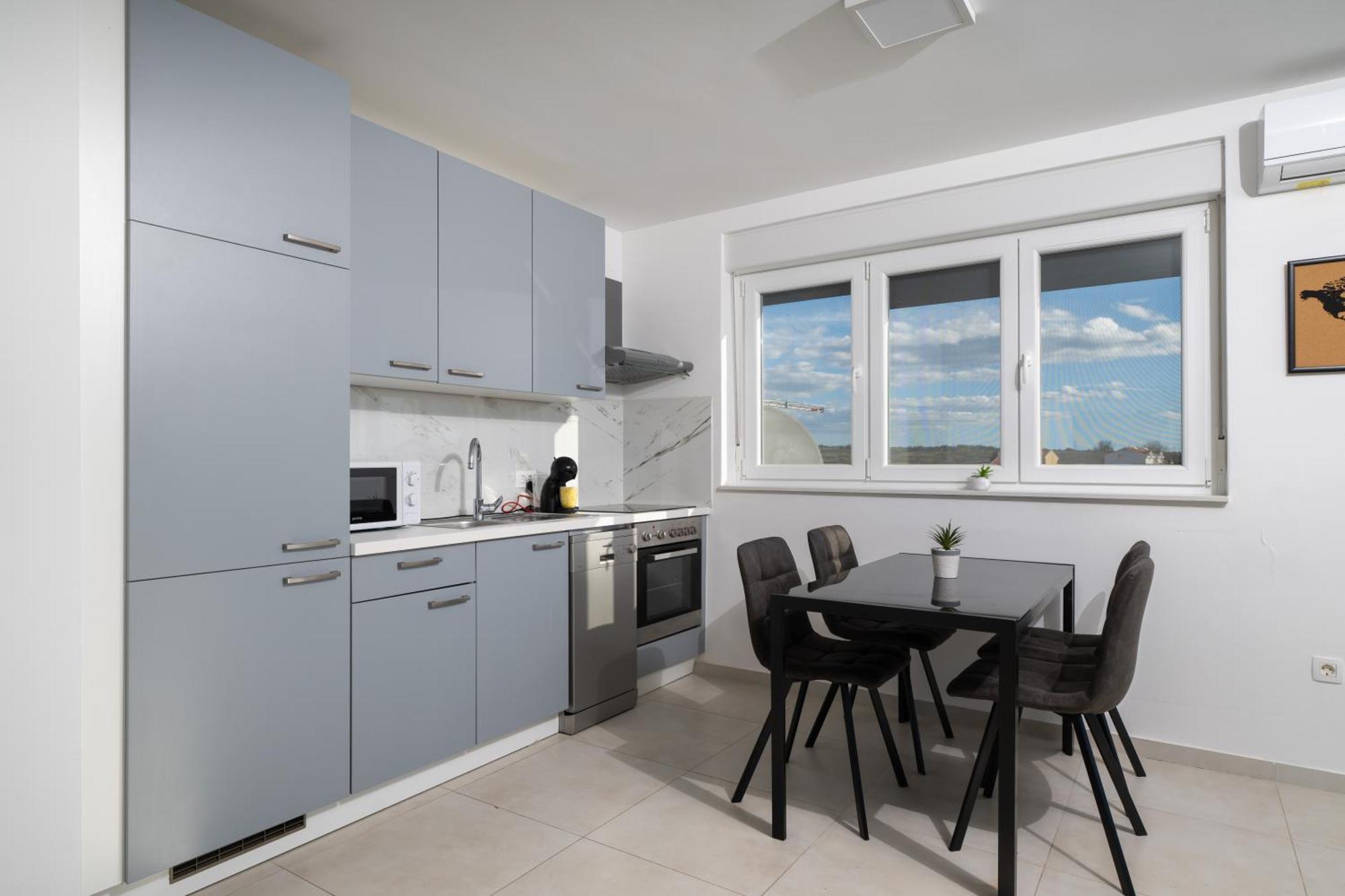 Sunshine Bay Apartment Nin Exterior photo