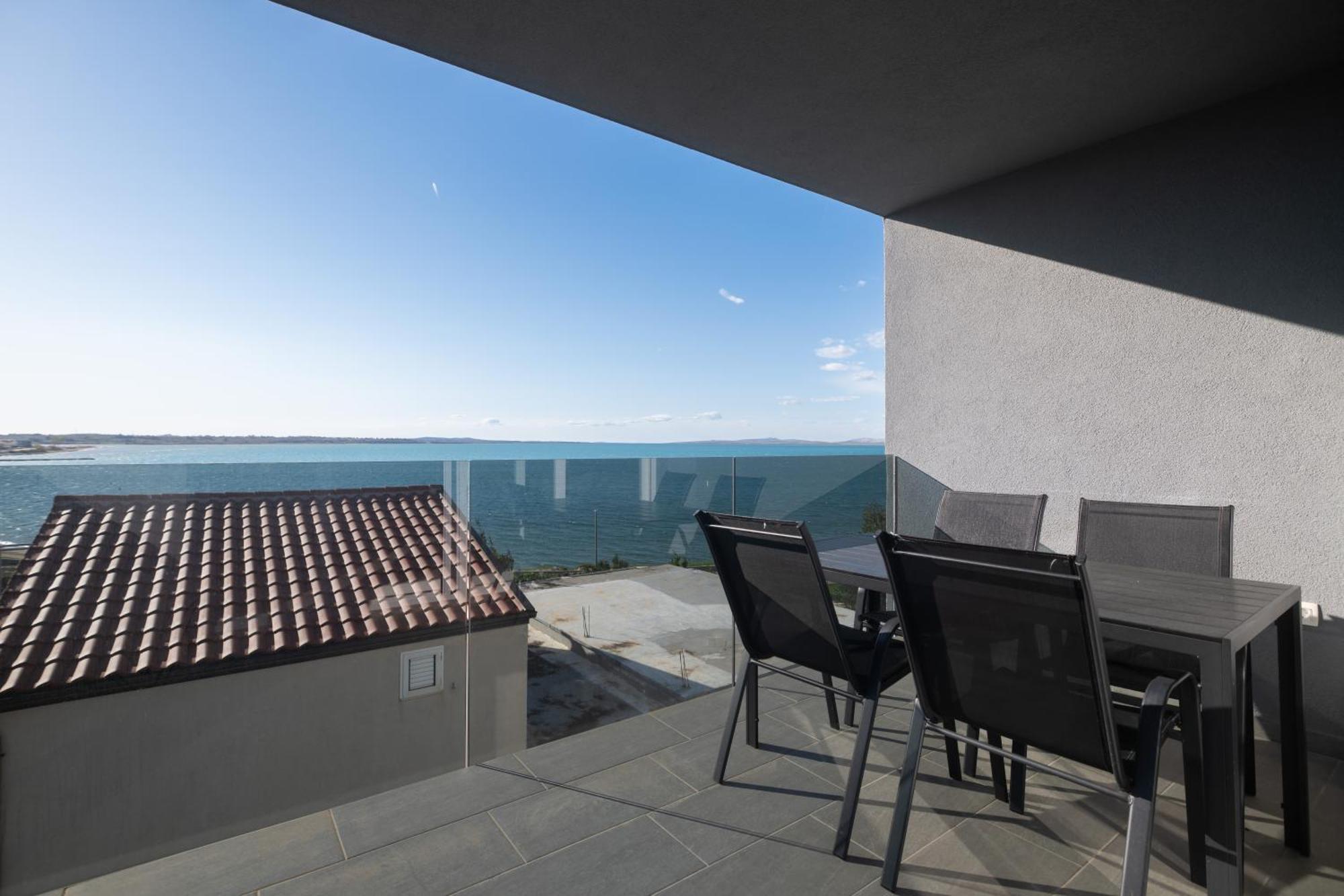 Sunshine Bay Apartment Nin Exterior photo
